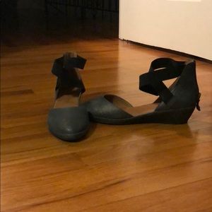 Kenneth Cole Gentle Souls Noa Leather Wedge